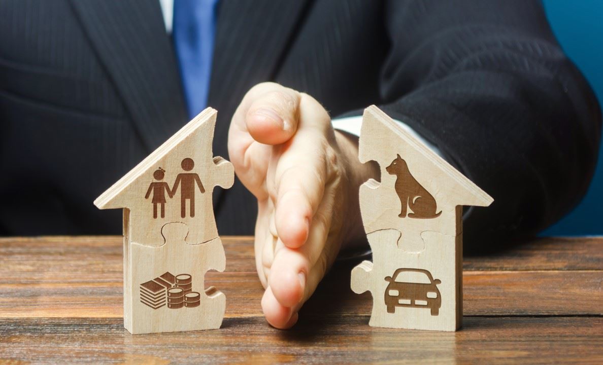 How Do Courts Divide Property In A Divorce 